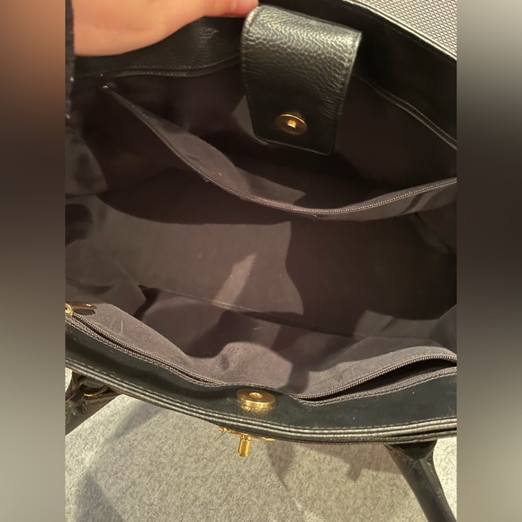 Chanel cerf tote black with gold hardware - Picture 8 of 14